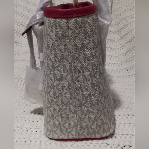 Purse - Picture 2 of 8